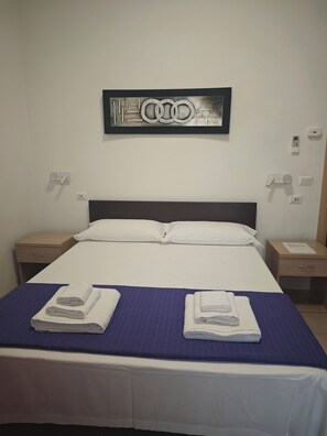 Habitación estándar, 1 habitación | Minibar, wifi gratis, ropa de cama