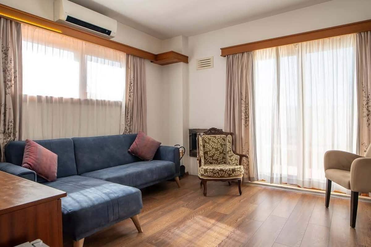 suite, jetted tub, river view | free minibar items, in-room safe, soundproofing, free wifi