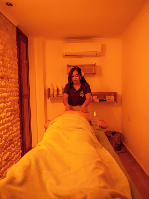 Sauna, steam room, Turkish bath/hammam, aromatherapy, hot stone massages