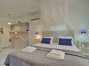 Private kitchen - Aloe Luxury Apartments & Suites (Ermionida)