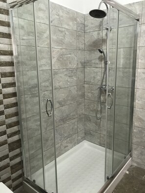 Luxury Room | Bathroom shower
