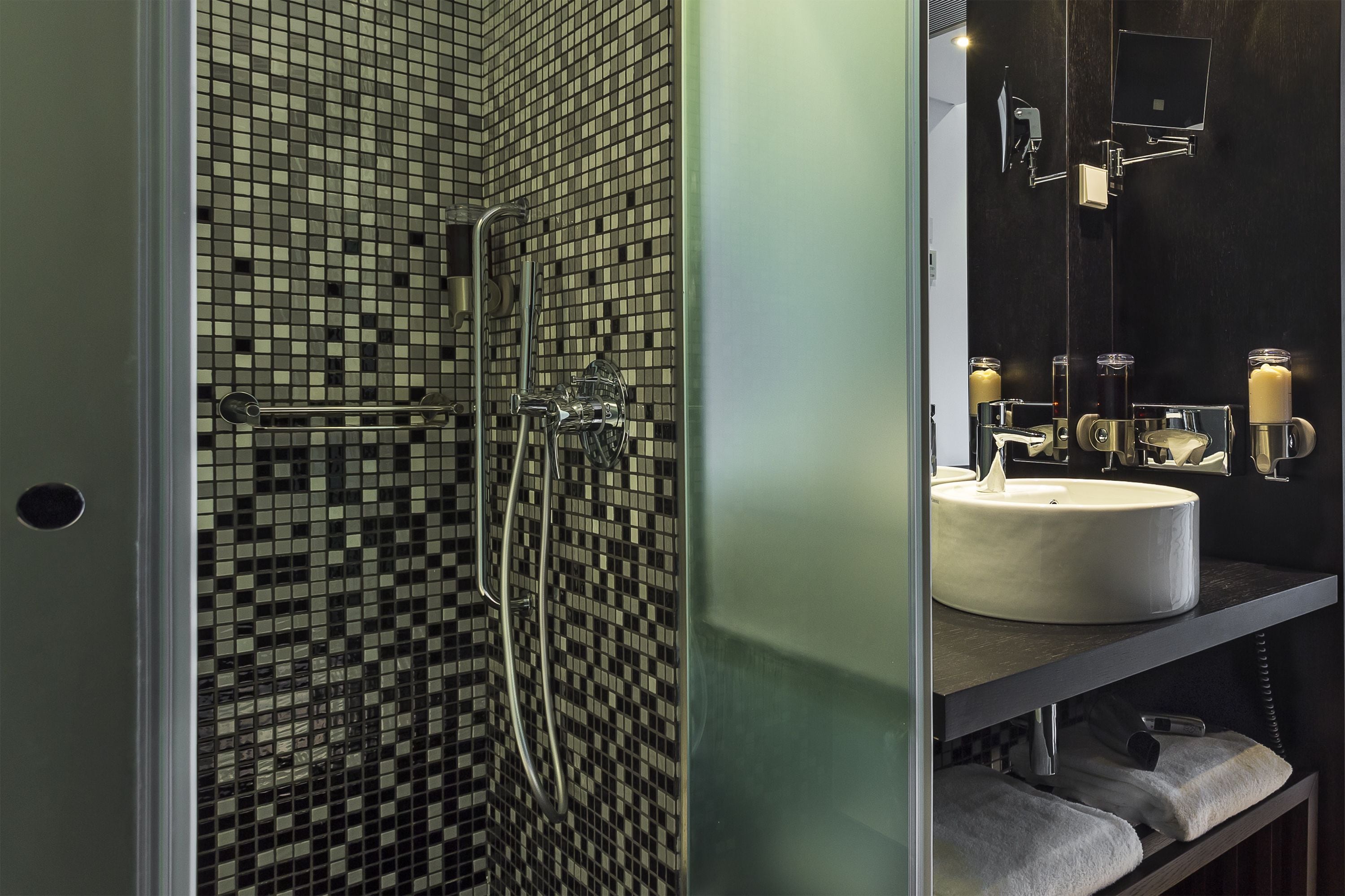 room (melody king) | bathroom | shower, free toiletries, hair dryer, towels