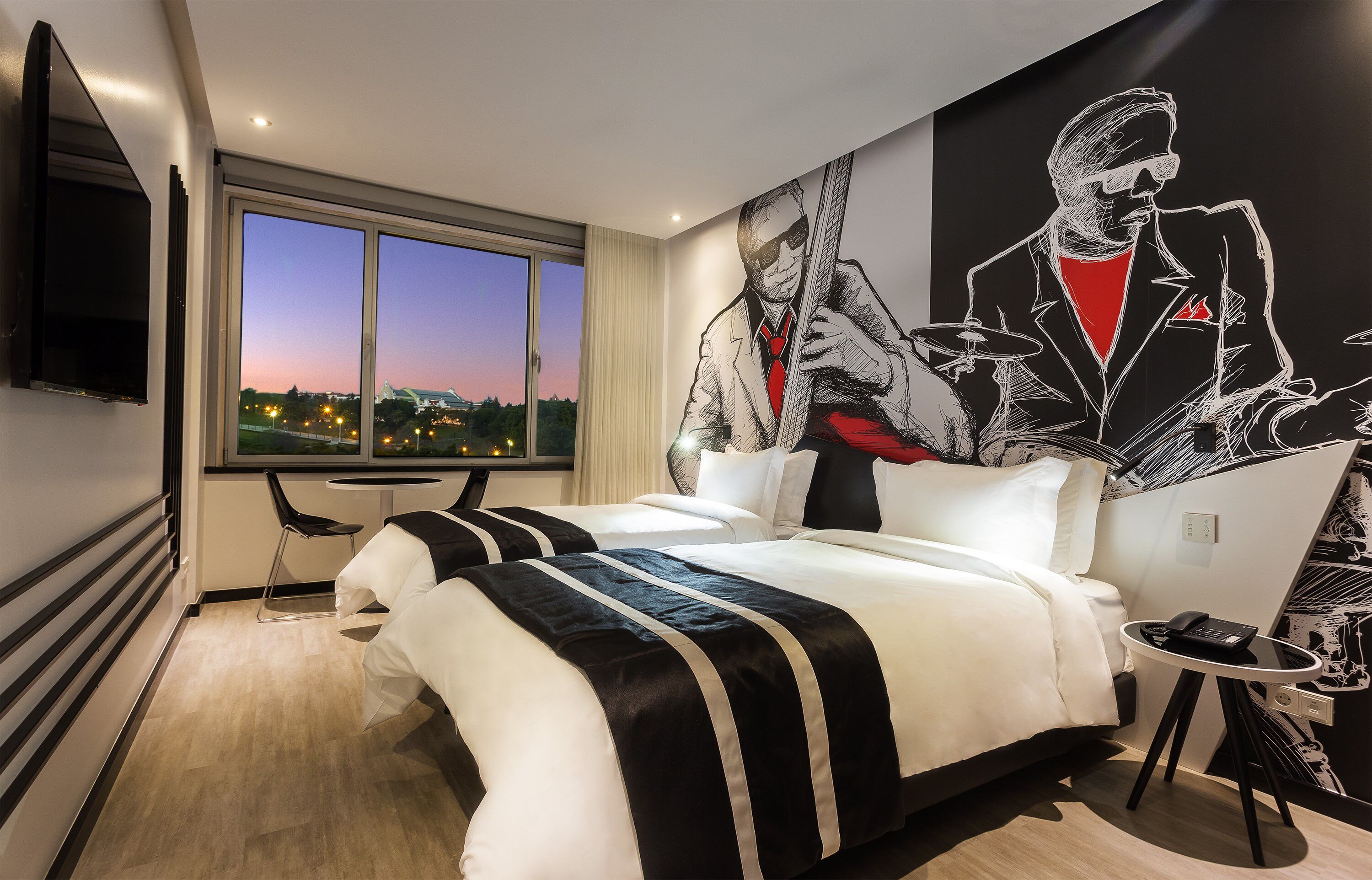 In-room safe, free WiFi, bed sheets