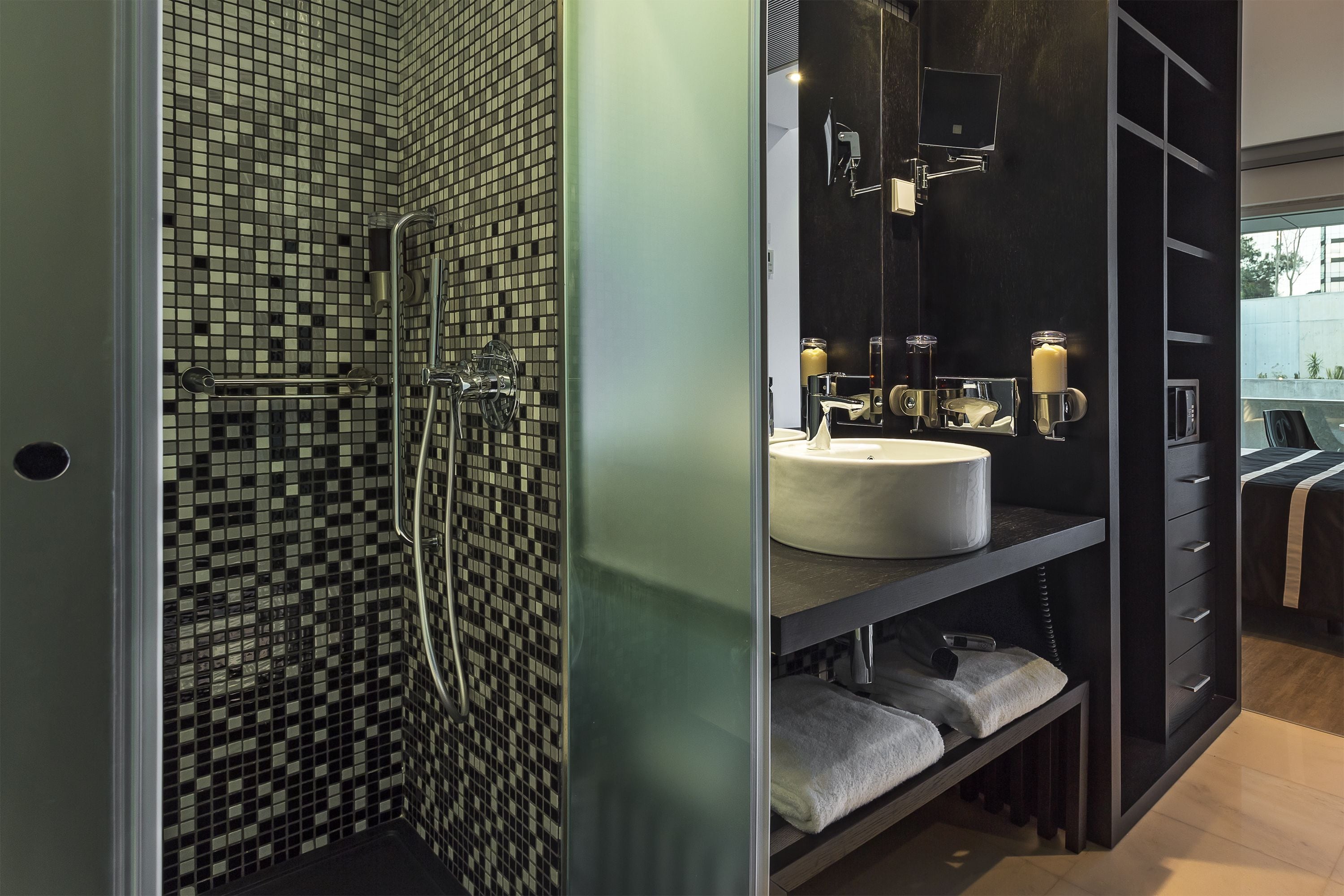 shower, free toiletries, hair dryer, towels