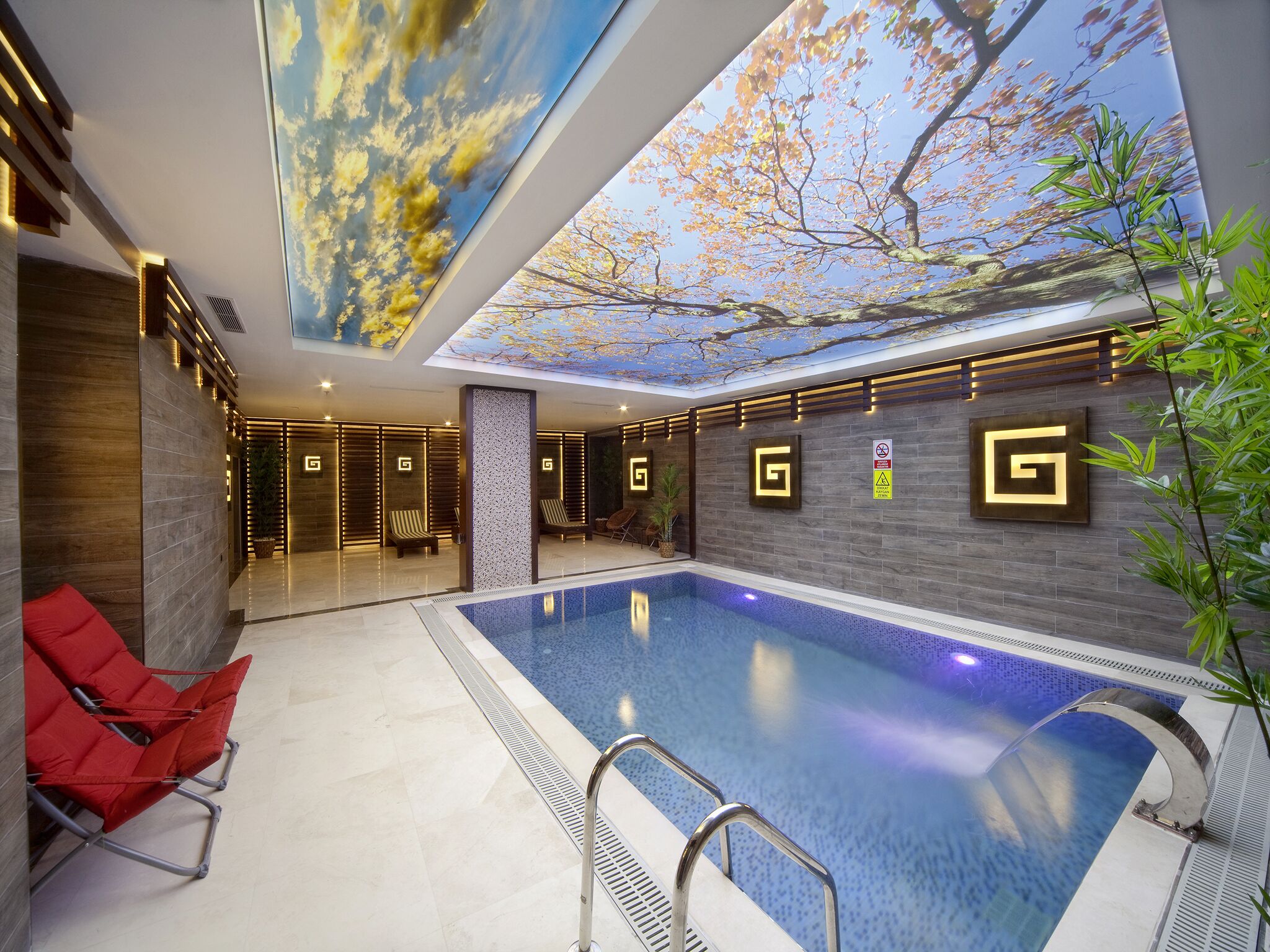 Indoor pool, pool loungers