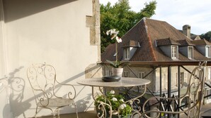 Unclassified image, 3 of 52, button - Hôtel de France (Ornans)