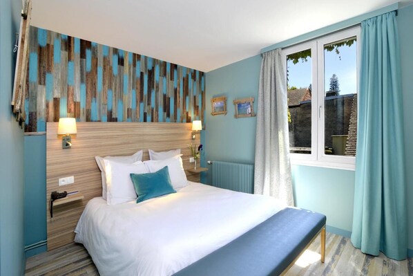 Minibar, desk, soundproofing, free cribs/infant beds