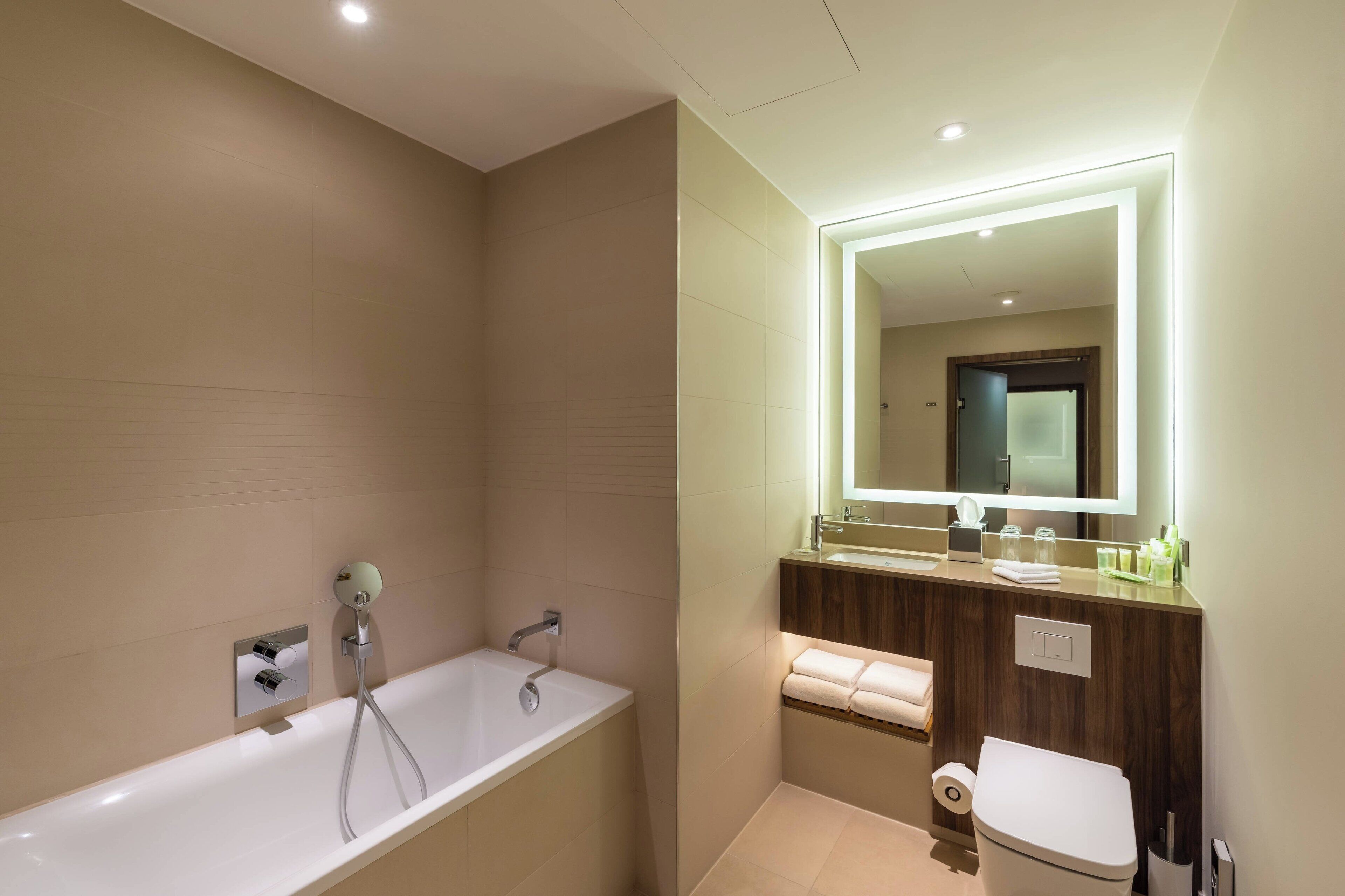 suite, 1 bedroom, non smoking, sea view | bathroom | shower, free toiletries, hair dryer, towels