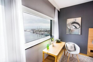 套房, 1 间卧室, 海景 | 迷你吧、客房内保险箱、办公桌、笔记本电脑工作区