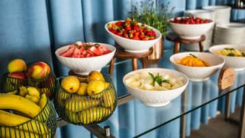 Se ofrece un desayuno bufé todos los días (por un coste adicional)