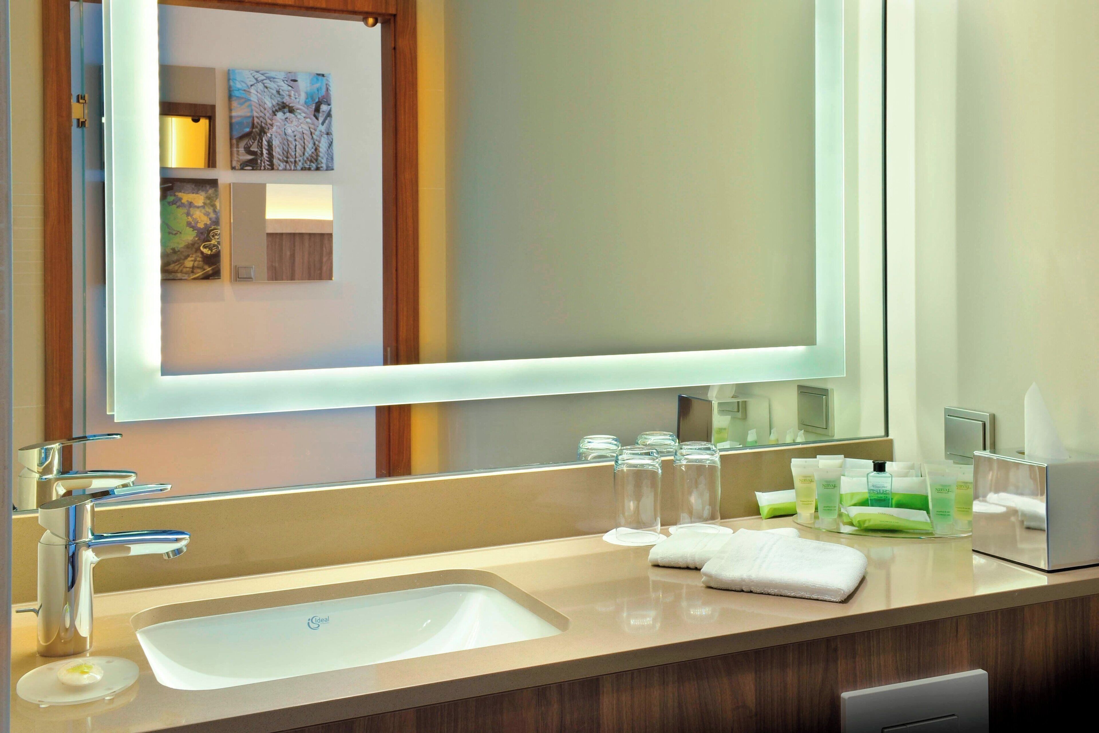 minibar, in-room safe, desk, laptop workspace