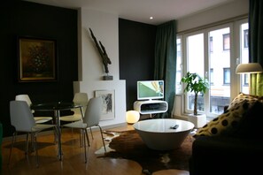 Apartment, 1 Bedroom | Living area | Flat-screen TV, Netflix, streaming services - Garden in the City (Ghent)