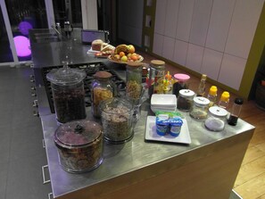 매일 셀프 서비스 아침 식사 유료