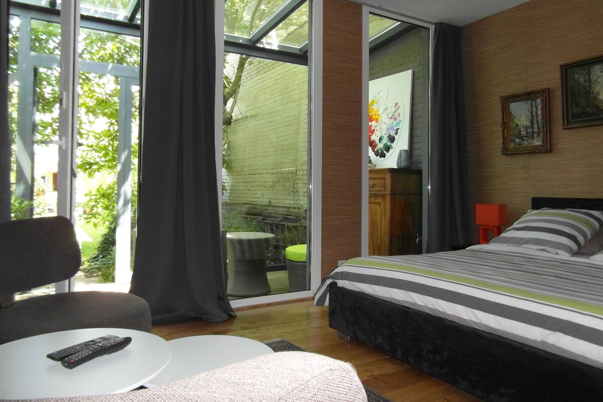 Double Room | Desk, blackout drapes, iron/ironing board (on request), WiFi (free)