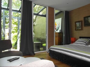Double Room | Individually decorated, individually furnished, desk, blackout curtains - Garden in the City (Ghent)