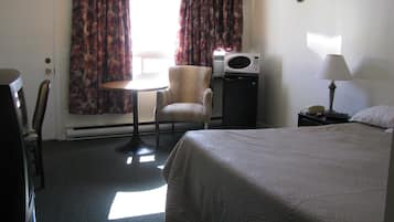 Standard Room, 1 Queen Bed | Free cribs/infant beds, free rollaway beds, free WiFi