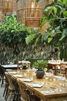 供应早餐、午餐和晚餐