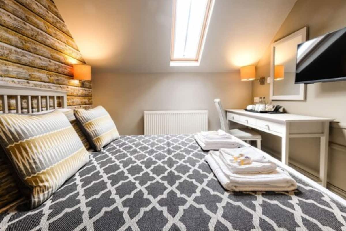 1 bedroom, hypo-allergenic bedding, individually decorated