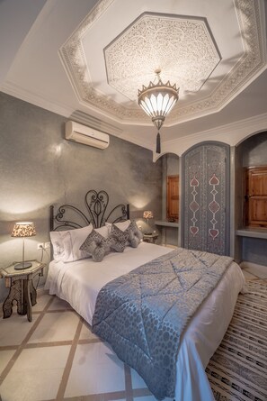Superior Double Room, 1 Double Bed | Premium bedding, in-room safe, desk, blackout drapes - Riad Dar Attika (Marrakech)