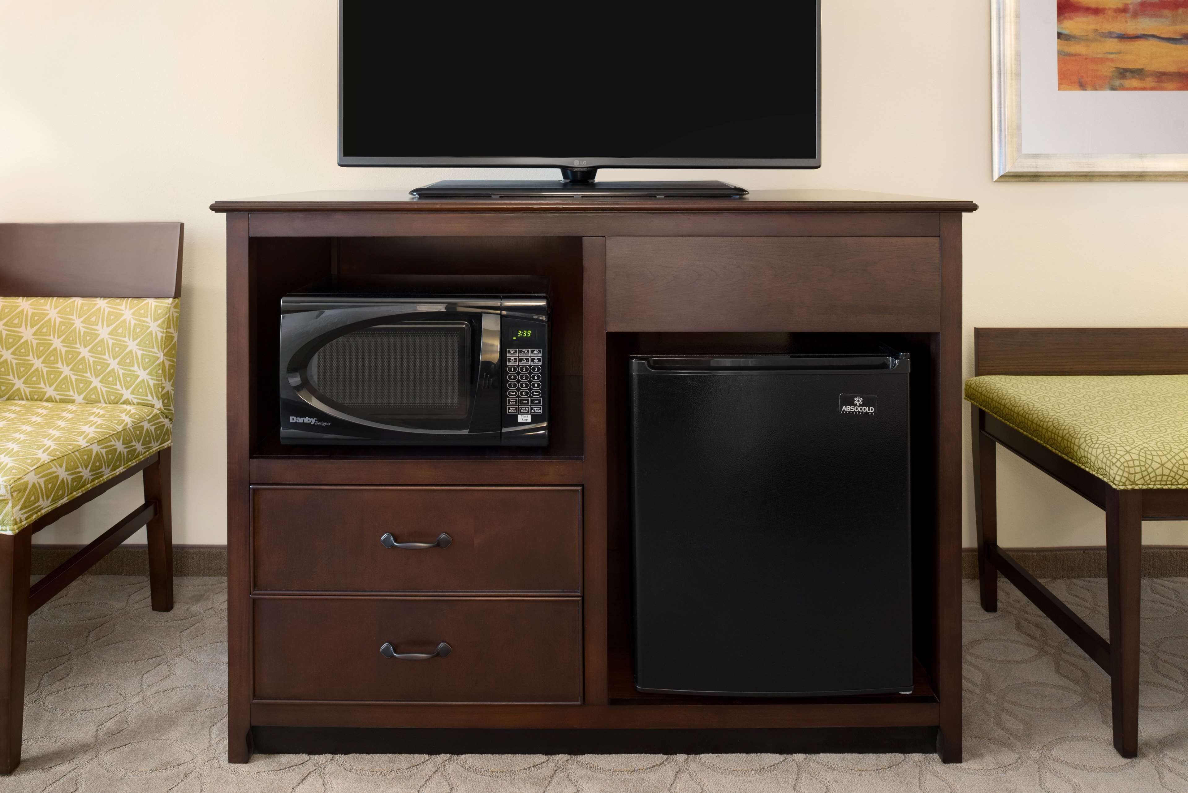 premium bedding, in-room safe, desk, free wifi