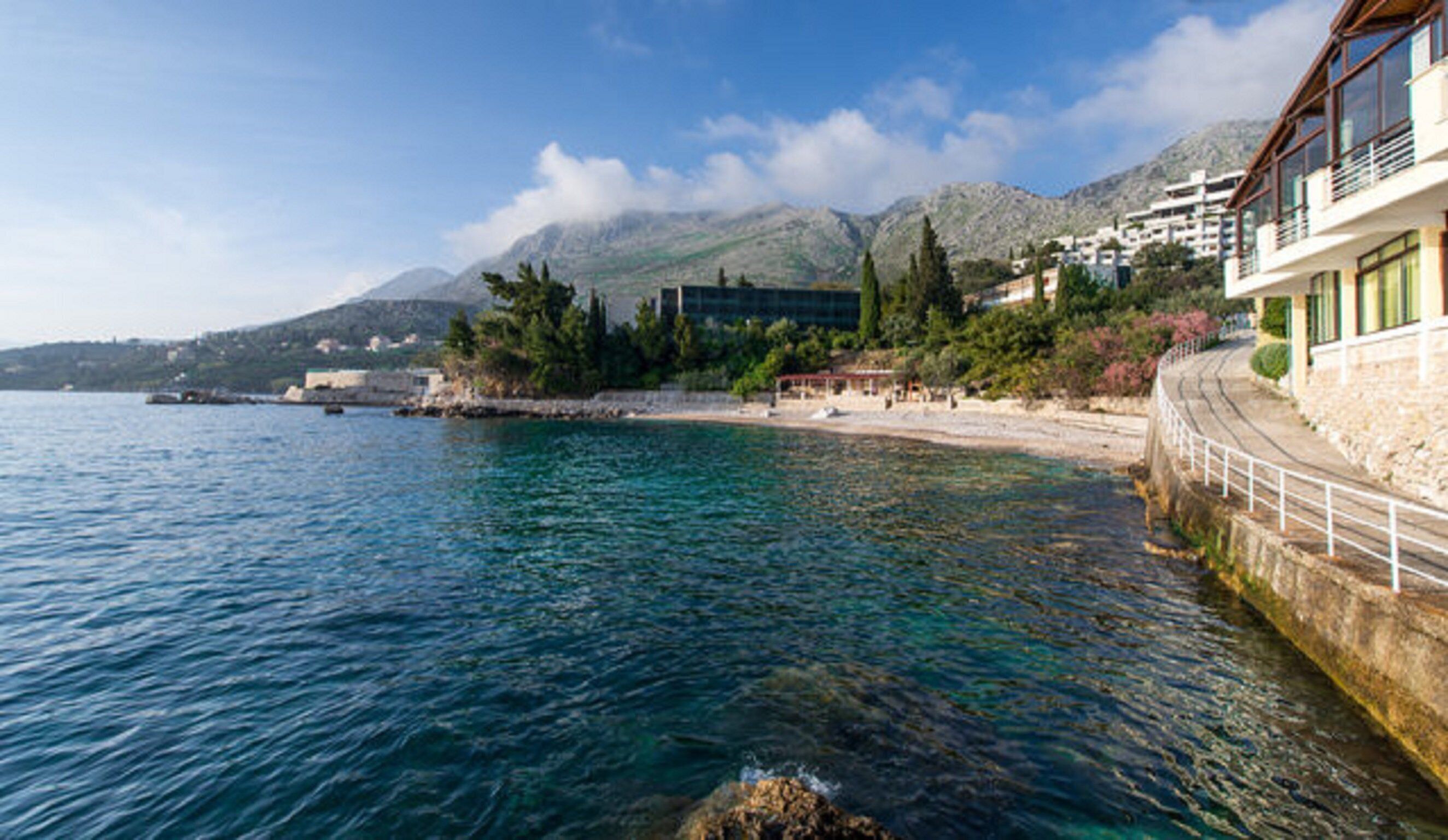 Una playa cerca