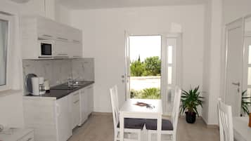 Studio (Villa Samba - Studio with Terrace and) | Dapur kecil pribadi | Lemari es