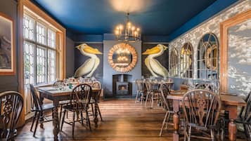 Se sirven desayunos, almuerzos, cenas y cocina británica