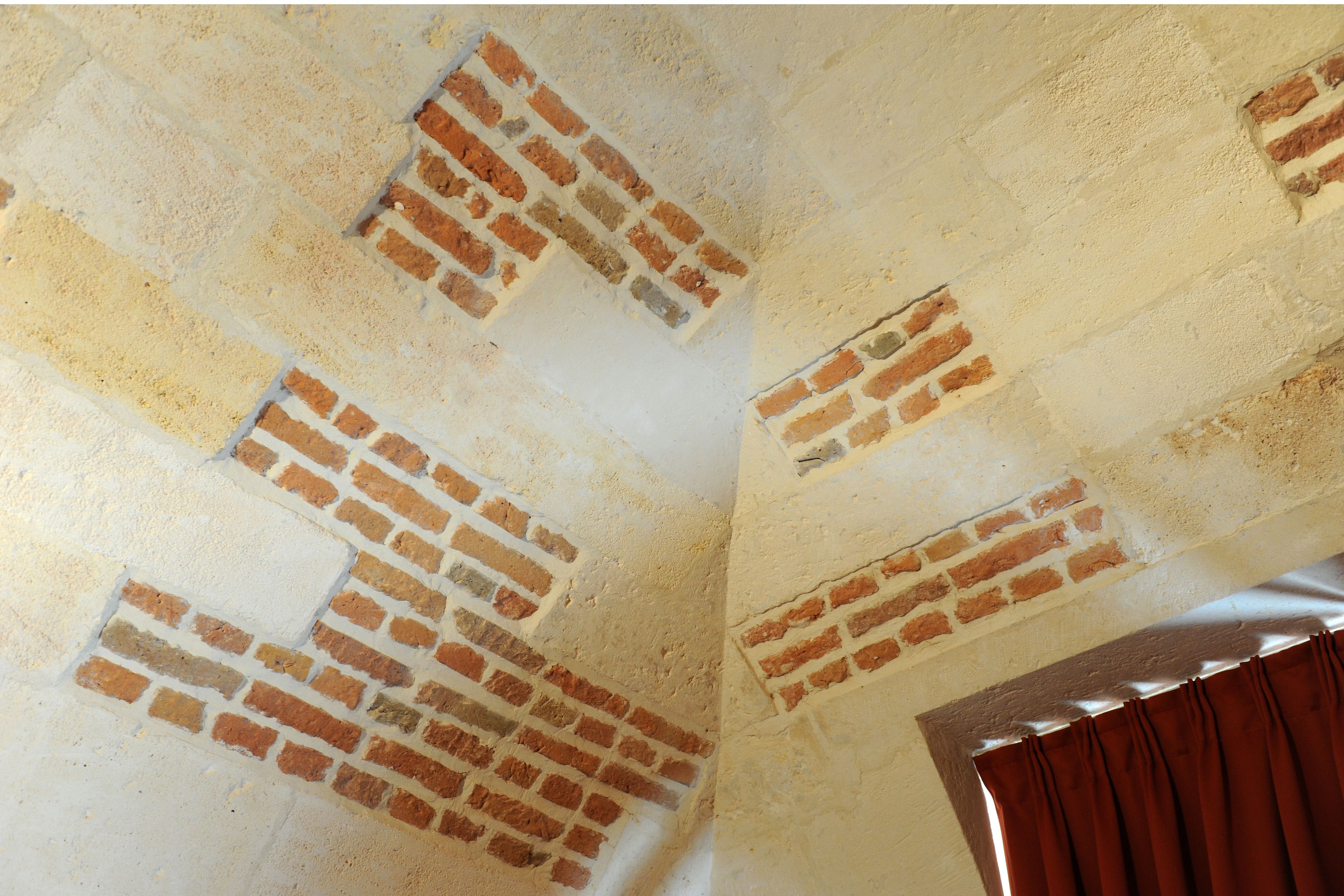 desk, blackout curtains, free cots/infant beds, free wifi