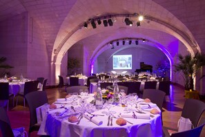 Banquet hall - Les Chambres de l'Abbaye (Saintes)