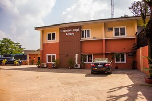 Property grounds - Downtown Royal Hotel (Lagos)