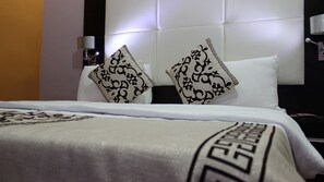 4 bedrooms, premium bedding, in-room safe, desk