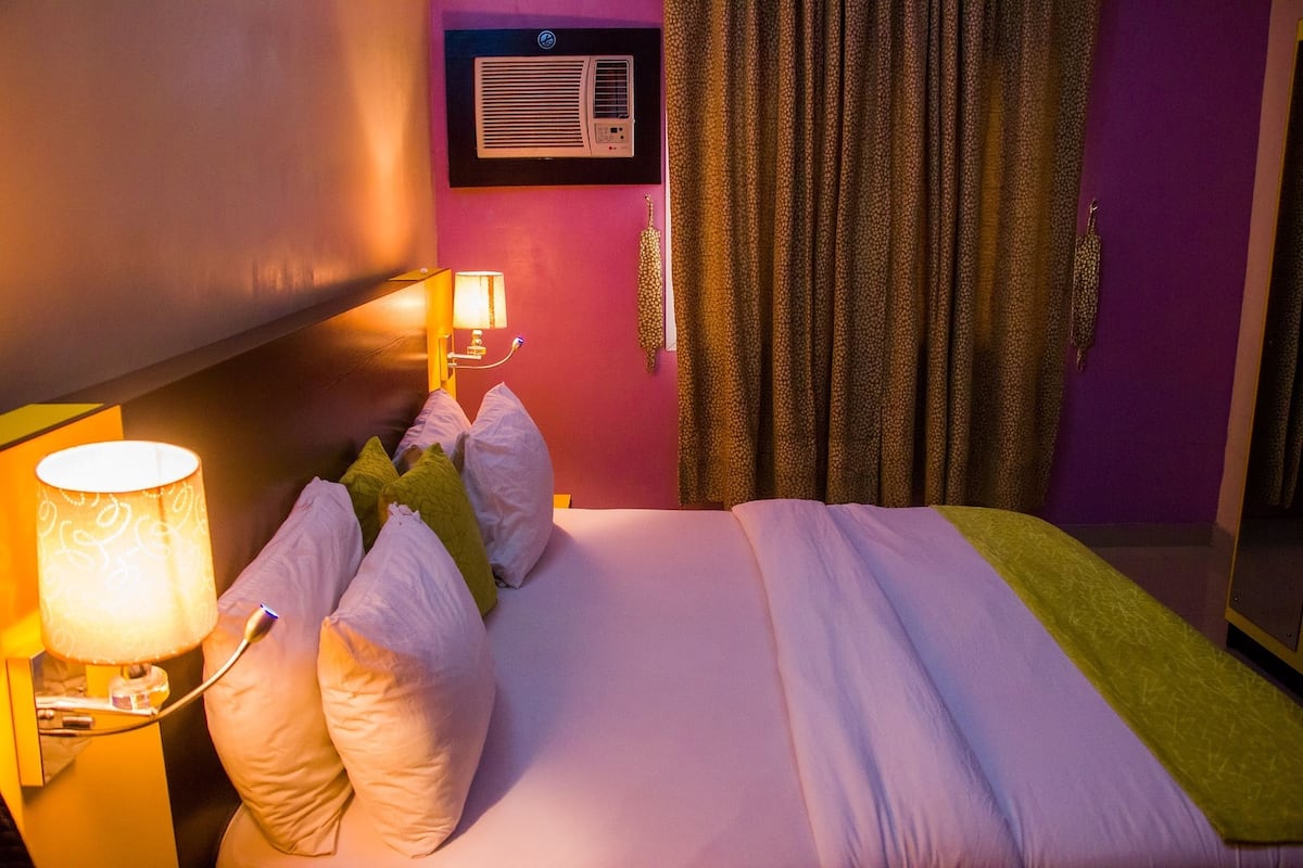 4 quartos, roupas de cama premium, cofres nos quartos, escrivaninha