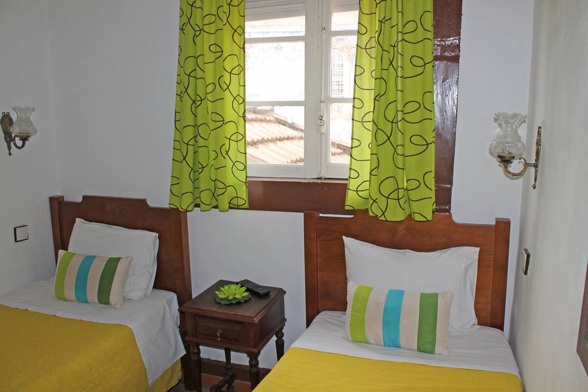 Economy Twin Room (Shared Shower) | WiFi (free), bed sheets