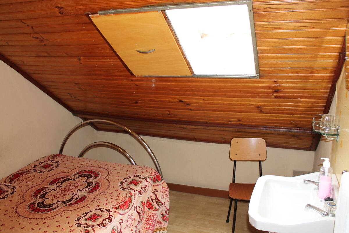 Economy Single Room, Shared Bathroom | WiFi (free), bed sheets