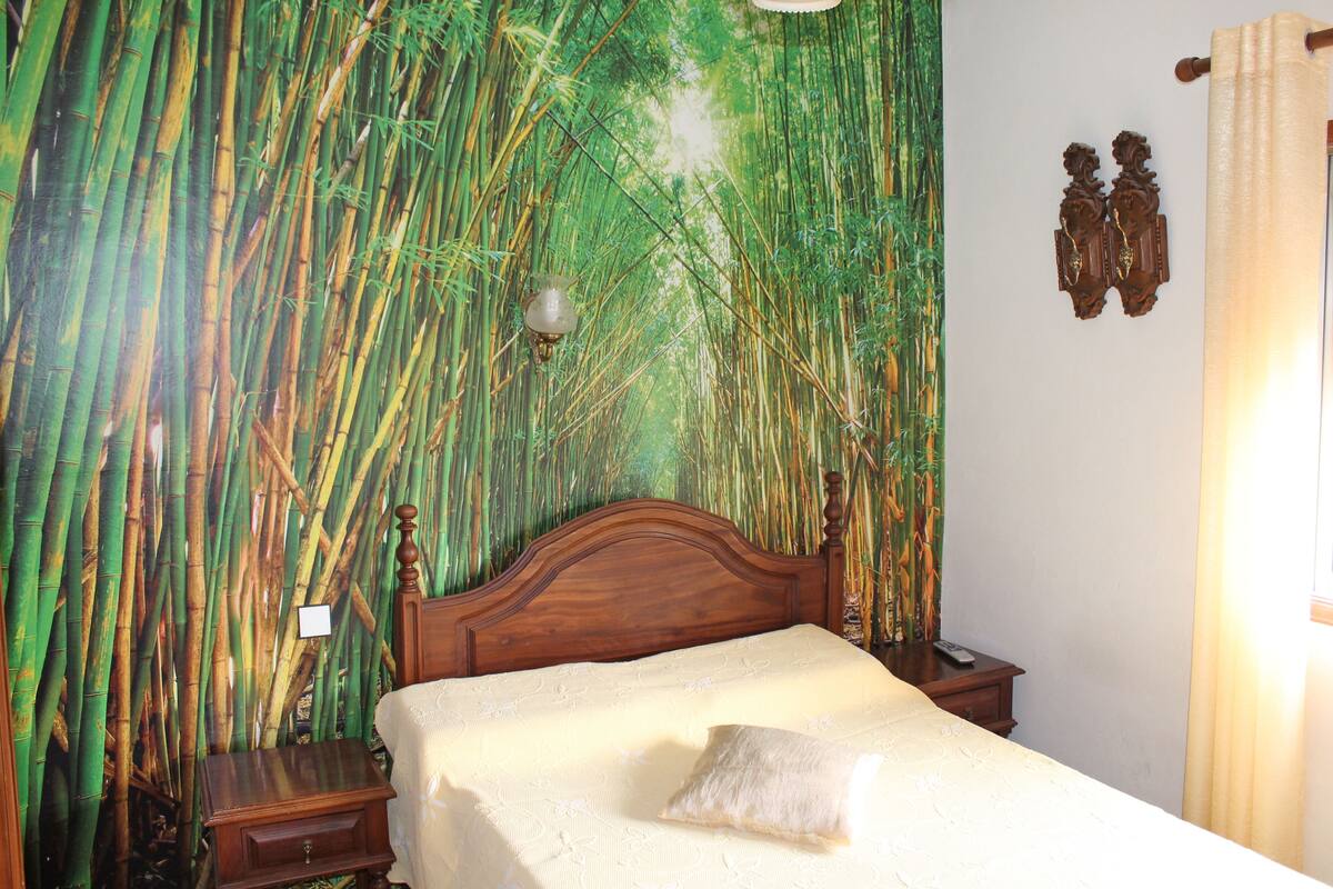 Double Room, Private Bathroom | WiFi (free), bed sheets