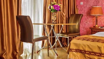 Premium bedding, in-room safe, desk, free WiFi