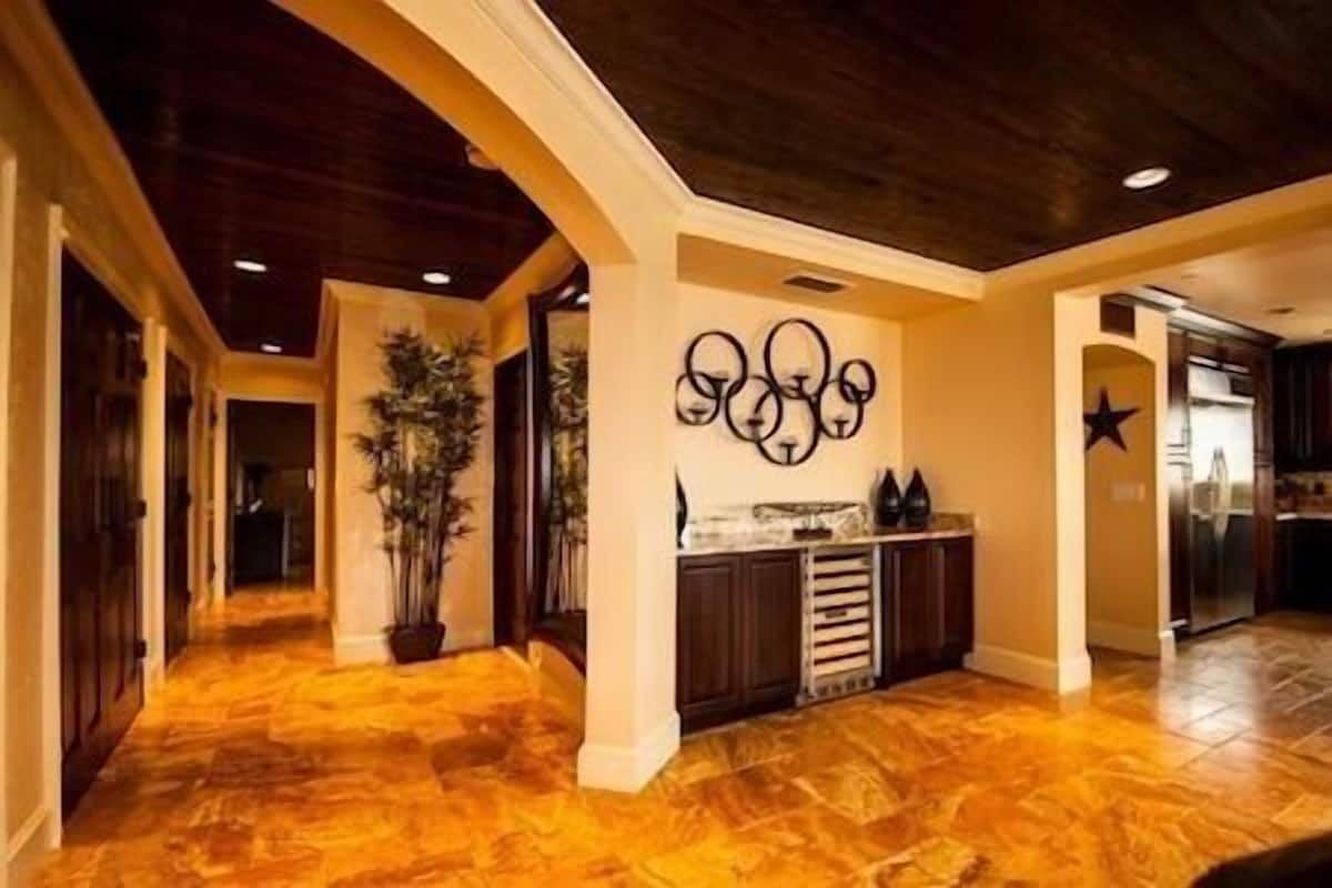 Gulfside Luxury Condo (3 Bedroom Condo) | Room amenity