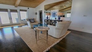 Oceanfront Gem (4 Bedroom Luxury Home) | Living area - Luxury Homes by BeachTime Rentals Clearwater Beach (Clearwater Beach)