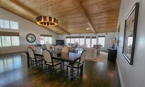 Oceanfront Gem (4 Bedroom Luxury Home) | In-room dining - Luxury Homes by BeachTime Rentals Clearwater Beach (Clearwater Beach)