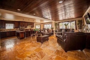 Condo Luxe, 3 chambres | Aire de séjour