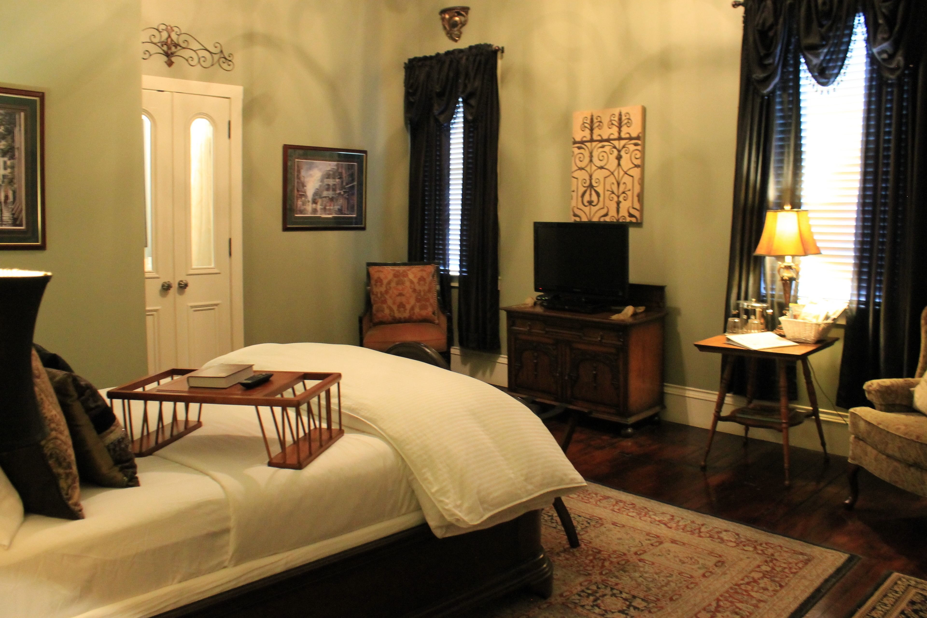 Cubrecamas, decoración personalizada y muebles diferentes 