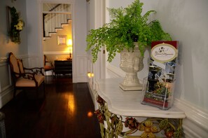 Lobby - The Grand Magnolia Ballroom & Suites (Pascagoula)