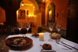Breakfast, lunch, dinner served; local and international cuisine 