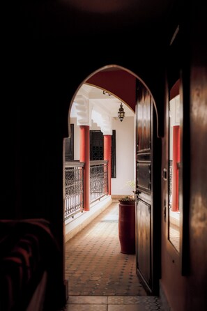 Basic Double Room (Heyara) | Courtyard view - Riad Ajebel (Marrakech)