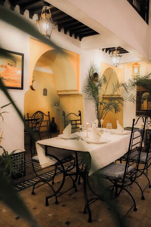 Breakfast, lunch, dinner served; local and international cuisine  - Riad Ajebel (Marrakech)