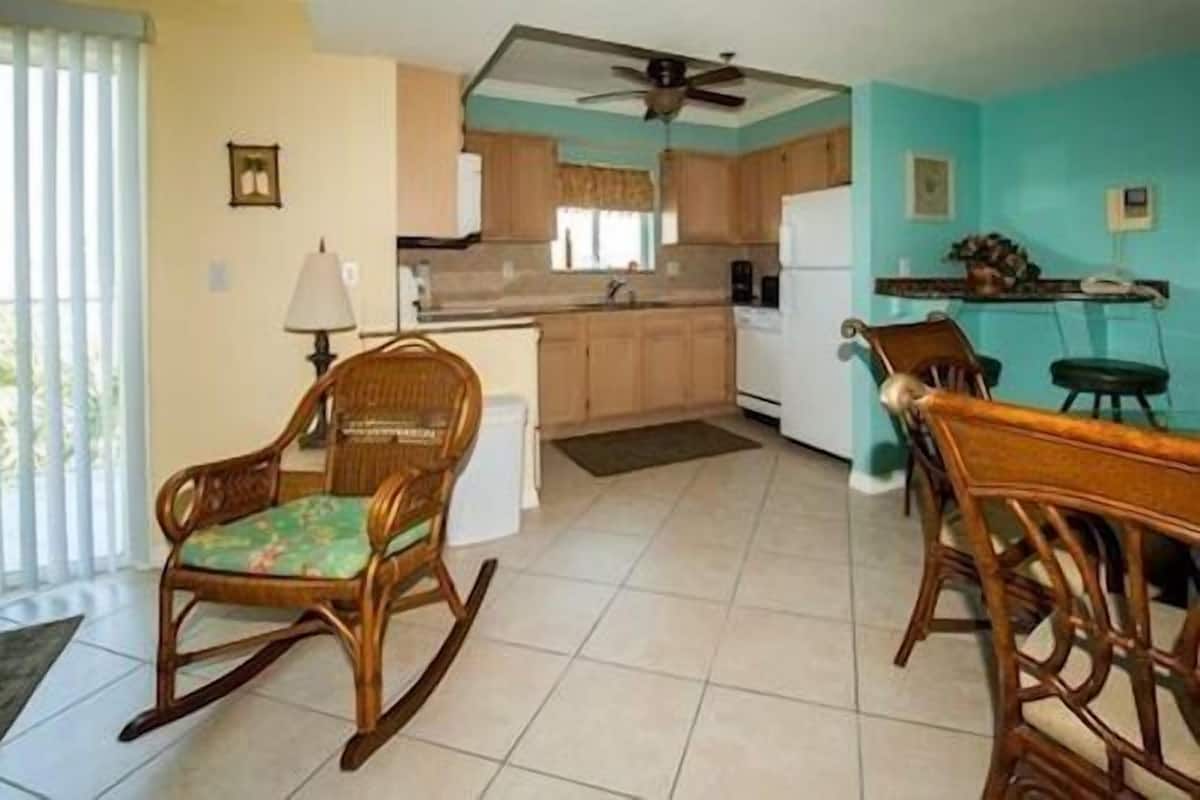 Lazy Dolphin Condo (3 Bedroom Condo) | Private kitchen | Full-sized fridge, microwave, coffee/tea maker, cookware/dishes/utensils