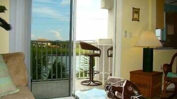 Lazy Dolphin Condo (3 Bedroom Condo) | Living area