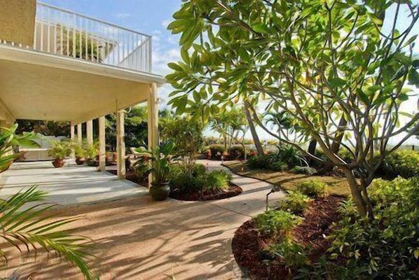 Premier Solana Beach House (5 Bedroom Premier Beachfront Home in Redington Shores) | View from room