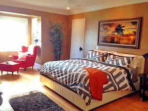 Premier Solana Beach House (5 Bedroom Premier Beachfront Home in Redington Shores) | Individually decorated, individually furnished, free WiFi