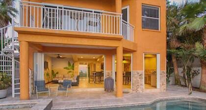 Luxury Homes by BeachTime Rentals Treasure Island